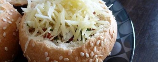 Шаг 6: теплой булочки с салатом