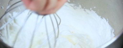 Шаг 2: чизкейка без выпечки с вишней