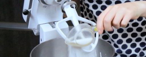 Шаг 3: чизкейка без выпечки с вишней