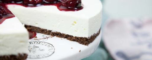 Шаг 7: чизкейка без выпечки с вишней