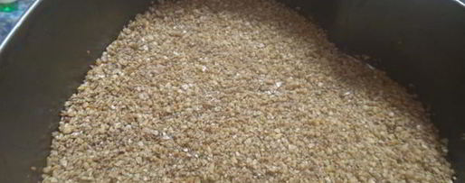 Шаг 1: чизкейка с миндальной основой и малиновым топпингом