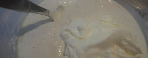 Шаг 3: чизкейка с миндальной основой и малиновым топпингом