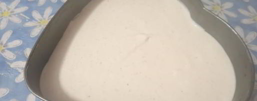 Шаг 4: чизкейка с миндальной основой и малиновым топпингом