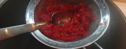 Шаг 5: чизкейка с миндальной основой и малиновым топпингом