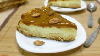 Рецепт Йогуртового чизкейка с миндалем и вареной сгущенкой