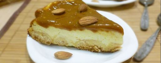 Шаг 3: йогуртового чизкейка с миндалем и вареной сгущенкой