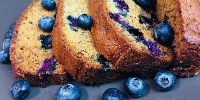 Рецепт бананового кекса с голубикой на растительном масле