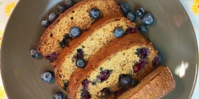 Рецепт бананового кекса с голубикой на растительном масле