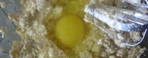 Шаг 2: кекса с черной смородиной и душицей