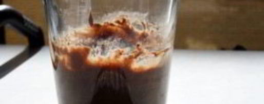 Шаг 2: кекса в стакане в микроволновке