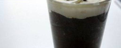 Шаг 4: кекса в стакане в микроволновке