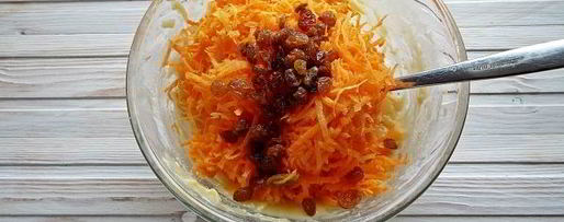 Шаг 6: морковных кексов с изюмом