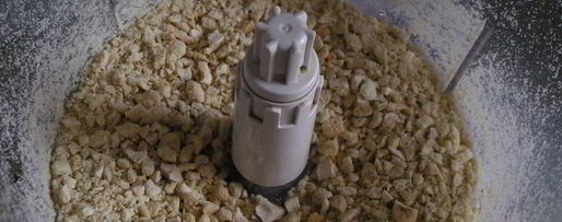 Шаг 6: шоколадного кекса с кешью и физалисом