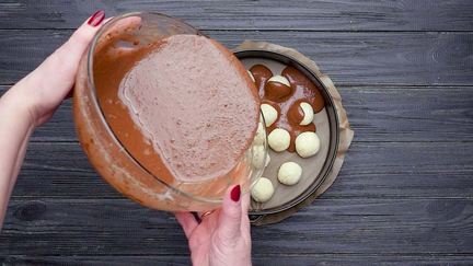 Рецепт Шоколадного кекса с творожными шариками