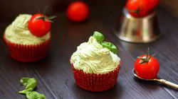 Рецепт Томатных капкейков под нежным базиликовым кремом