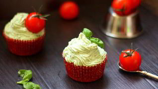 Рецепт Томатных капкейков под нежным базиликовым кремом