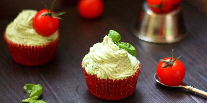 Рецепт томатных капкейков под нежным базиликовым кремом