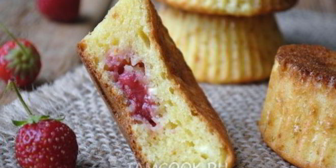 Рецепт творожных кексов с клубникой