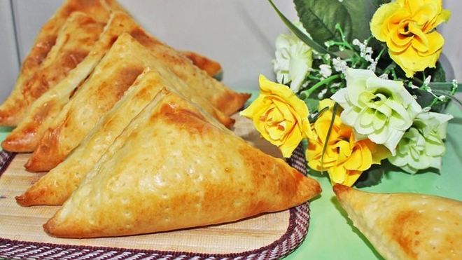 Рецепт Хачапури из слоеного теста с сыром в духовке