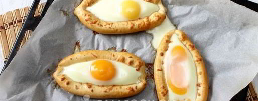 Шаг 11: хачапури лодочки с яйцом