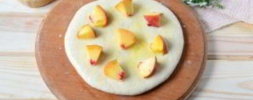 Шаг 9: хачапури с сыром и персиками