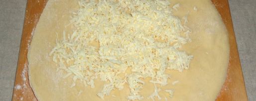 Шаг 5: хачапури с сыром из дрожжевого теста