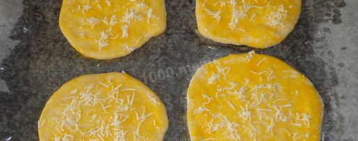 Шаг 8: хачапури с сыром из дрожжевого теста