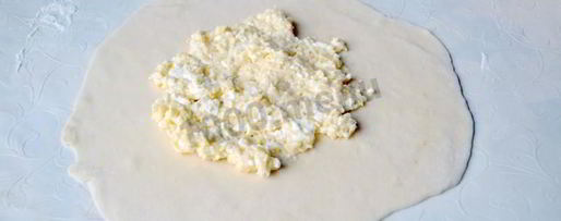 Шаг 7: хачапури с творогом и сыром на сковороде