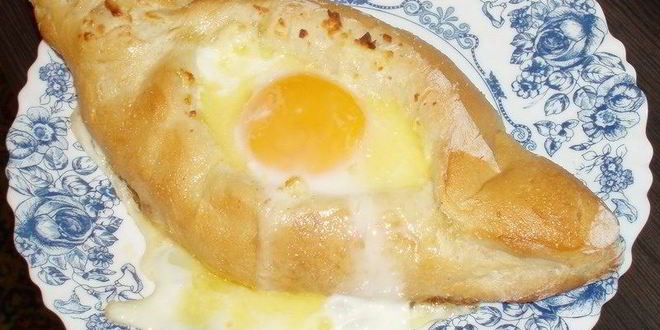 Рецепт хачапури с яйцом и сыром