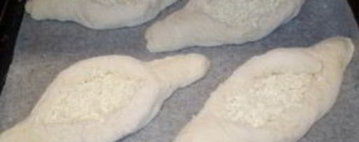 Шаг 2: хачапури с яйцом и сыром