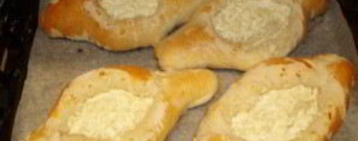 Шаг 3: хачапури с яйцом и сыром