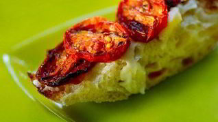 Рецепт Чиабатты с вялеными томатами, чесноком и петрушкой