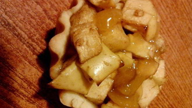 Рецепт Деревенских галет с яблоками и абрикосовым джемом