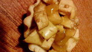 Рецепт Деревенских галет с яблоками и абрикосовым джемом