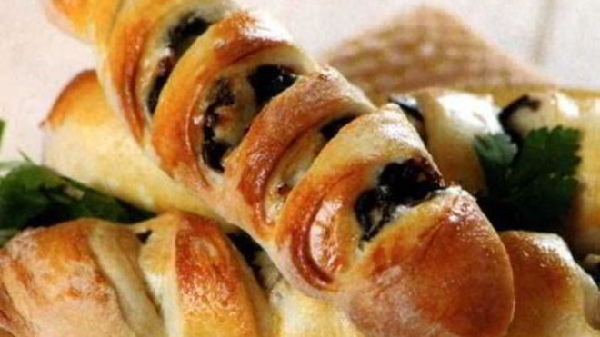 Рецепт Домашнего хлеба с беконом, маслинами и оливками