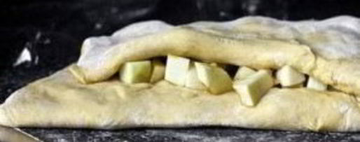 Шаг 2: халы с яблоками и медом