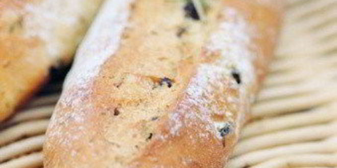 Рецепт хлеба с копченым беконом и красным луком