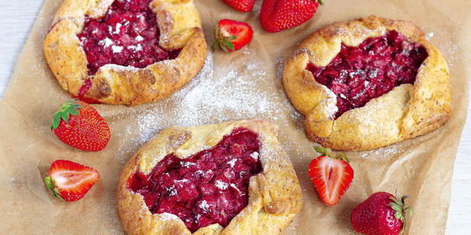 Рецепт клубничных галет из творожного теста