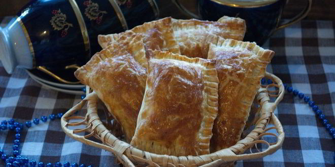 Рецепт конвертиков из слоеного теста