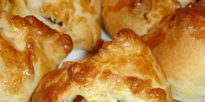 Рецепт конвертиков с яблоком, изюмом и корицей