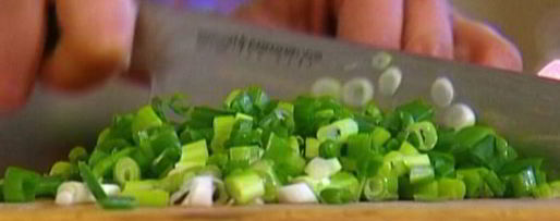 Шаг 4: грибов с пармезаном и зеленым луком на чипсах из лаваша