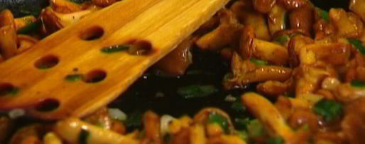 Шаг 5: грибов с пармезаном и зеленым луком на чипсах из лаваша