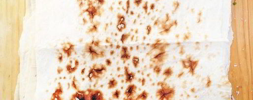 Шаг 3: конвертиков из лаваша с сулугуни, зеленью и томатами