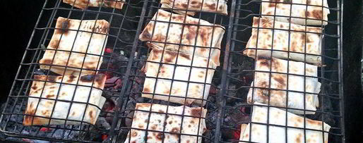 Шаг 6: конвертиков из лаваша с сулугуни, зеленью и томатами