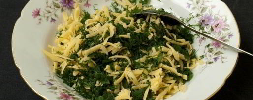 Шаг 2: конвертиков из лаваша с сыром и зеленью