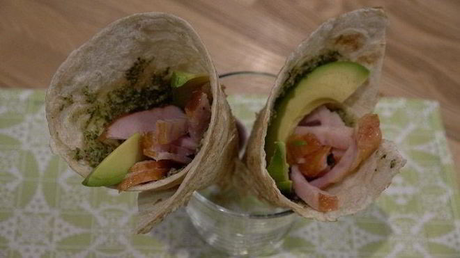 Рецепт Кулечков из лаваша с копченой курицей и авокадо