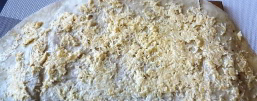 Шаг 6: лаваша с корейской морковкой и сыром