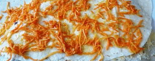 Шаг 7: лаваша с корейской морковкой и сыром