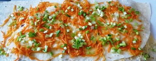 Шаг 8: лаваша с корейской морковкой и сыром