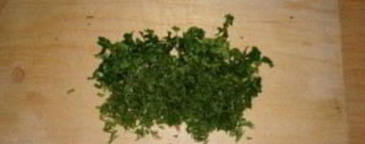 Шаг 2: лаваша с крабовыми палочками и сыром